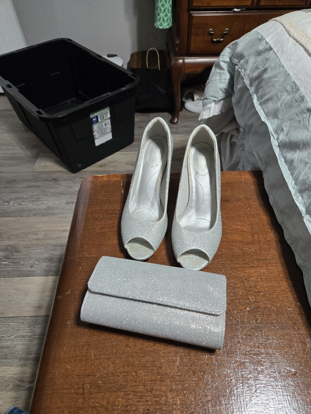 Dream Pairs Silver Glitter Peep-Toe Heels with Matching Clutch